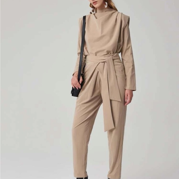 Two piece tan set - Picture 2 of 6